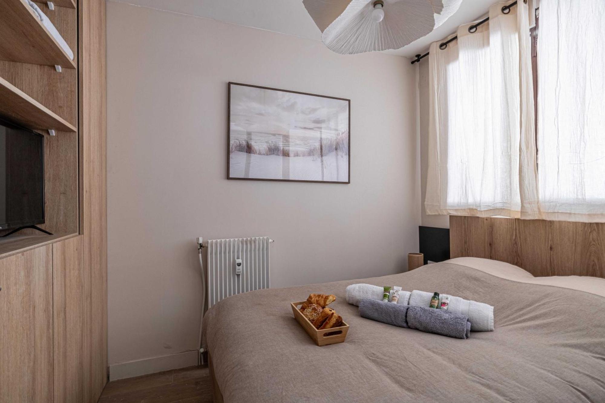 Apartment Sunny Getaway With Balcony And A-c In